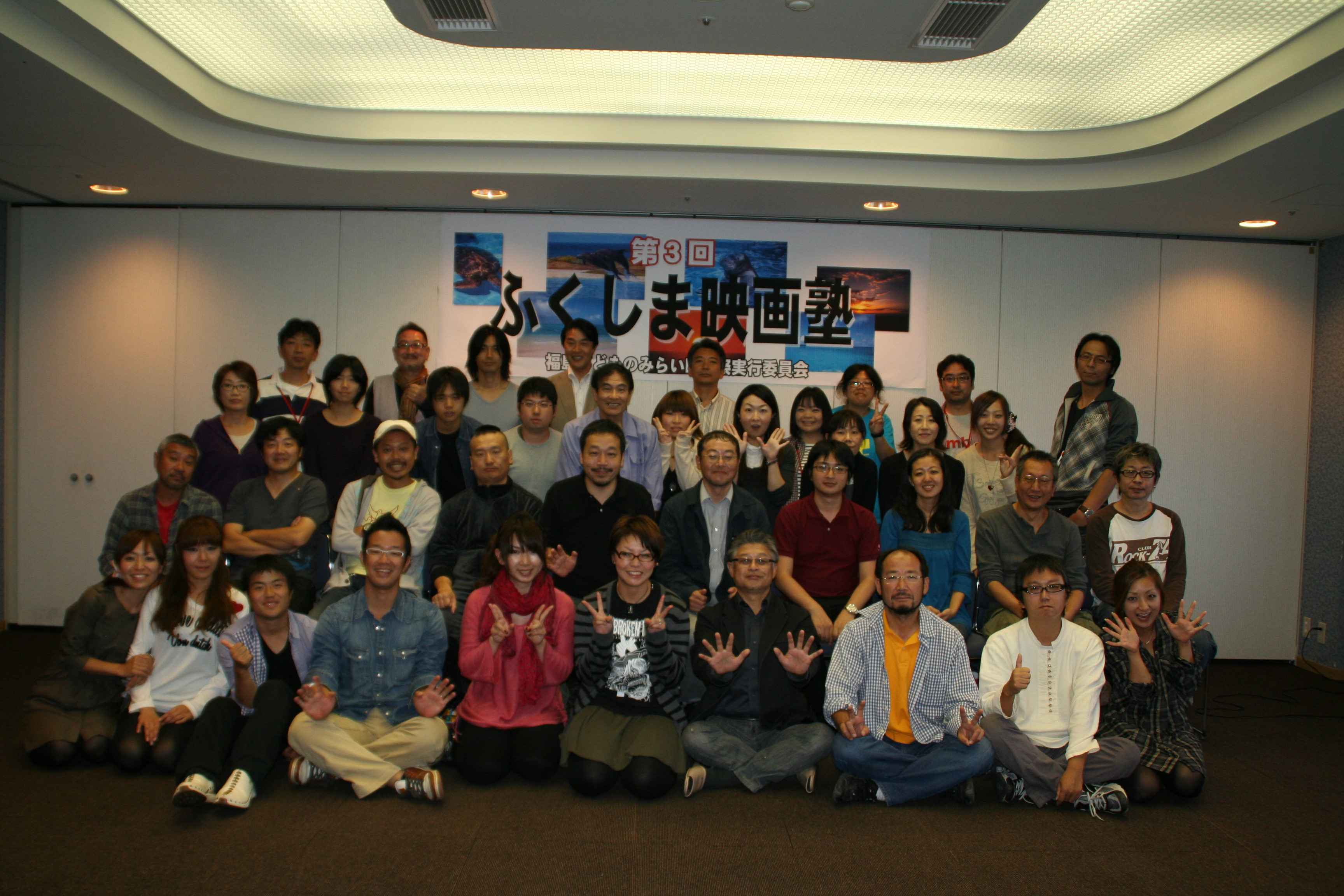http://www.mirai-cinema.jp/2011juku/%E5%85%A8%E4%BD%93.jpg