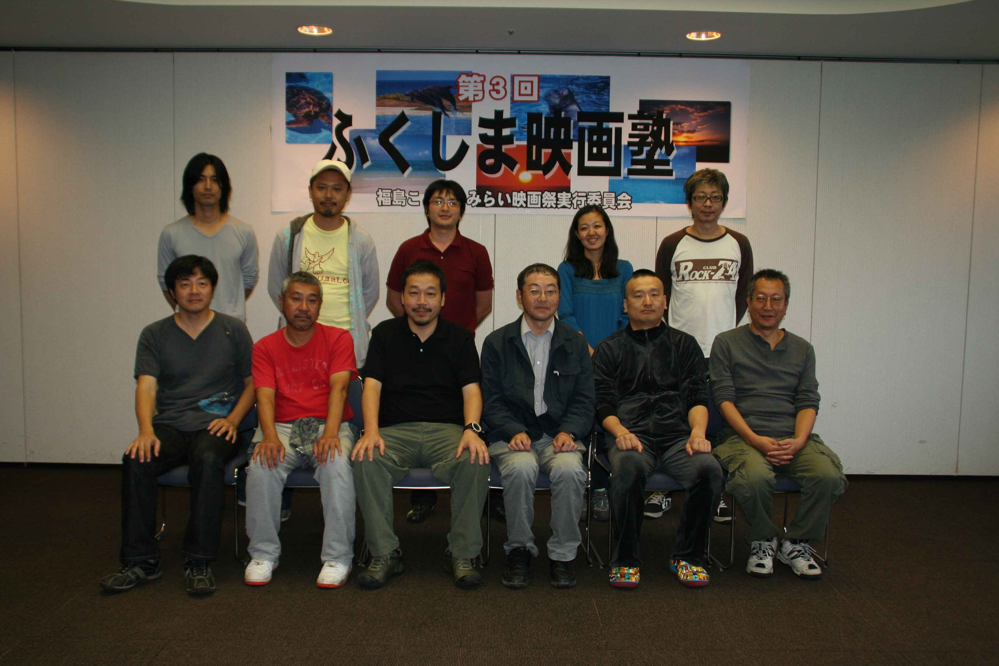 http://www.mirai-cinema.jp/2011juku/%E8%AC%9B%E5%B8%AB.jpg